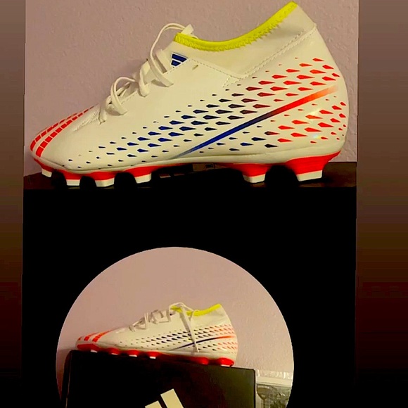 Soccer cleats - Picture 1 of 1